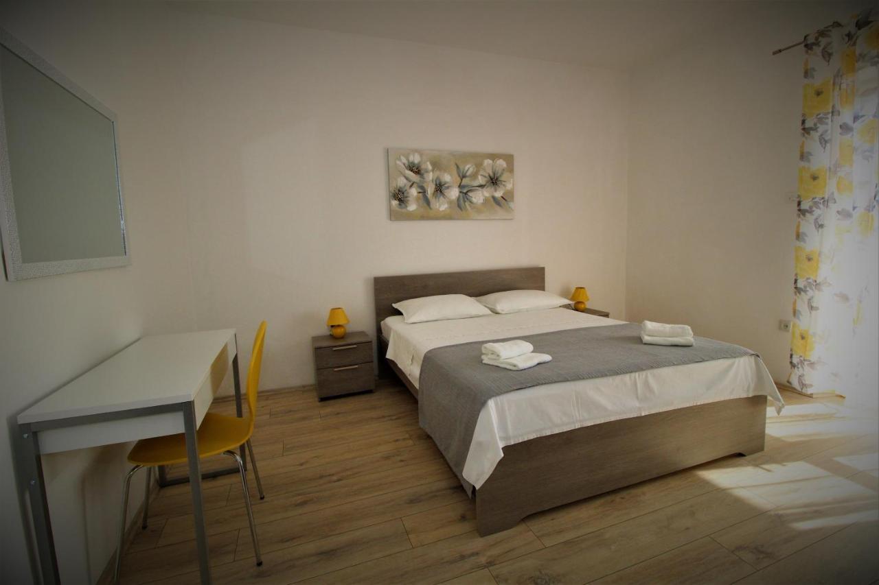 Apartments And Rooms With Parking Space Pag - 13060 باغ المظهر الخارجي الصورة